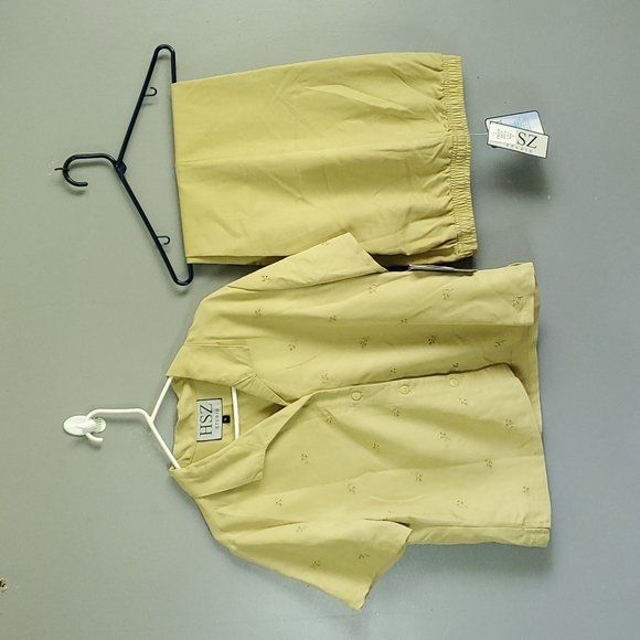 HSZ Studio, pale green, short sleeve size XL - Picture 1 of 11